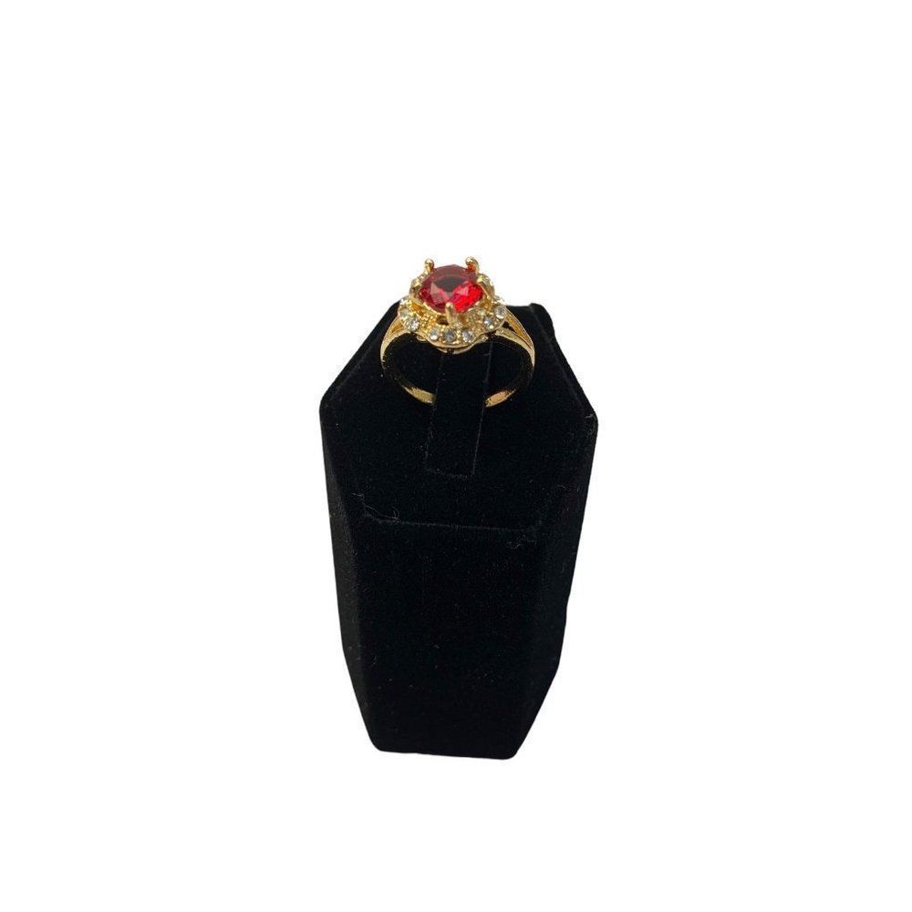 Beautiful gold-tone flower ring with red stone and clear gems size 7